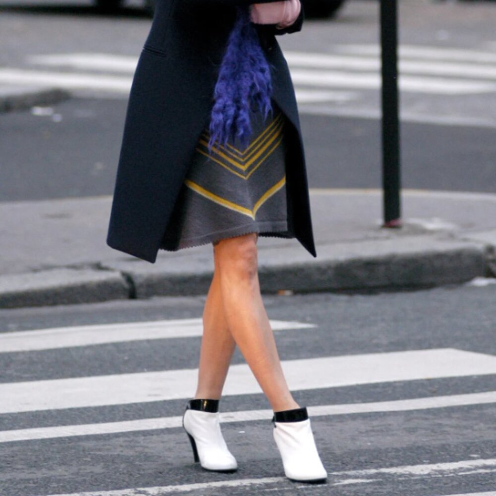 Alexander McQueen White and Black Strappy Leather Heeled Sandals - Picture 9 of 9